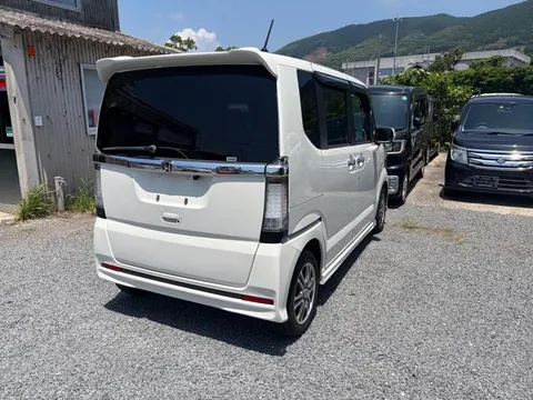 Honda N-BOX Custom