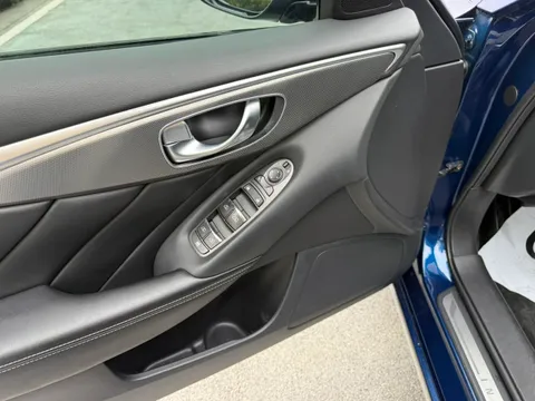 Infiniti Q50L