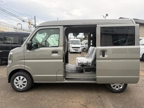 Nissan Clipper Van