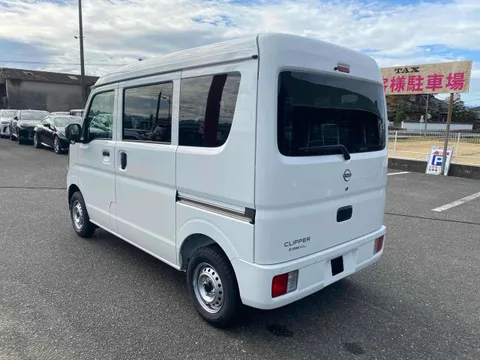 Nissan Clipper Van