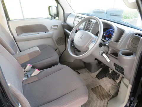 Mitsubishi Minicab Van