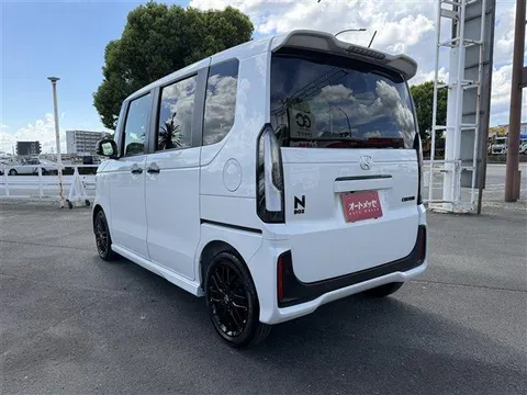 Honda N-BOX Custom
