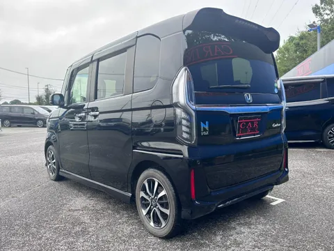 Honda N-BOX Custom