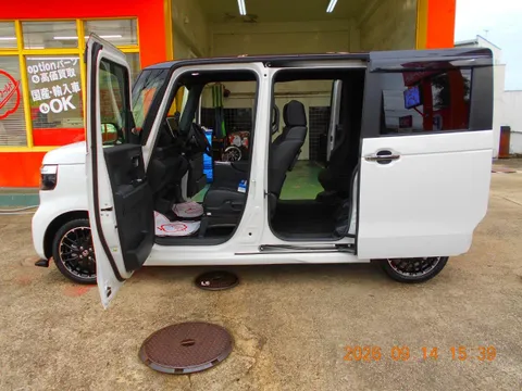 Honda N-BOX Custom