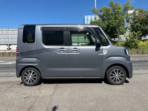 Toyota Pixis Mega