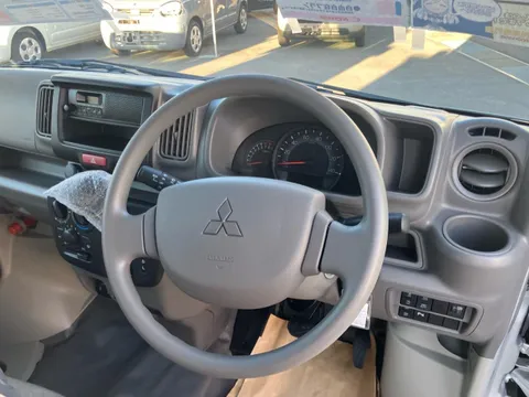 Mitsubishi Minicab Van