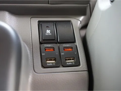 Mitsubishi Minicab Van