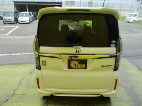 Honda N-BOX Custom