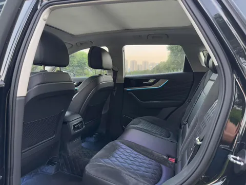 Hongqi HS5