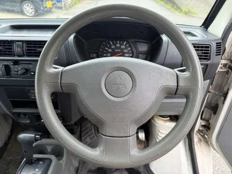 Mitsubishi Minicab Van
