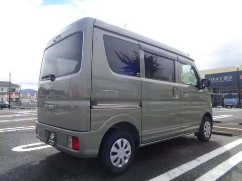 Nissan Clipper Van