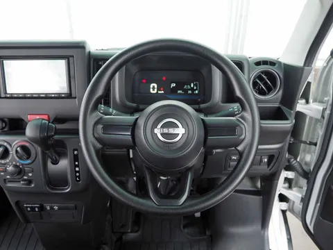 Nissan Clipper Van