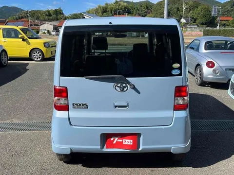 Toyota Pixis Space