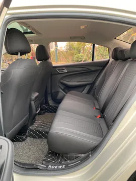 Roewe i5