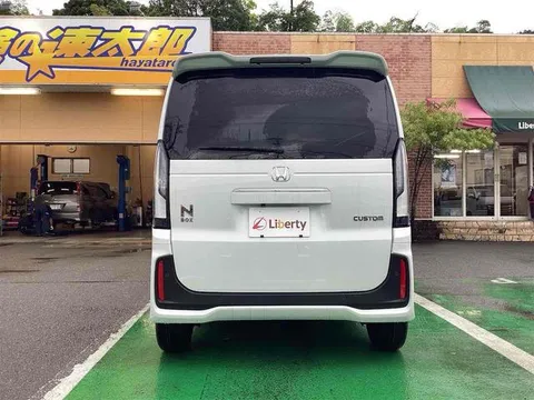 Honda N-BOX Custom