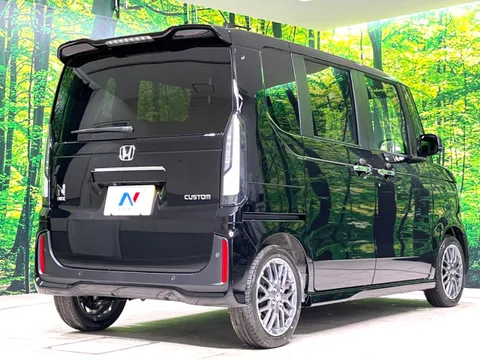 Honda N-BOX Custom