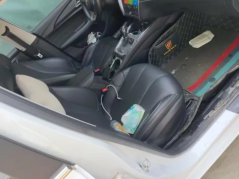 Roewe i5