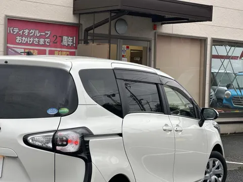Toyota Sienta