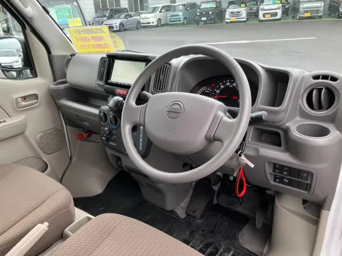 Nissan Clipper Van