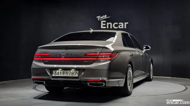 Genesis G90