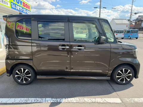 Honda N-BOX Custom