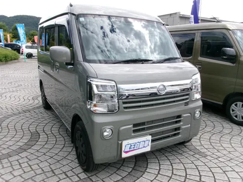 Nissan Clipper Van