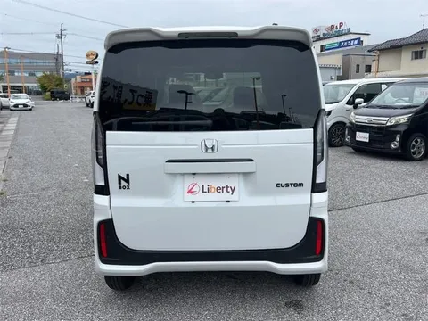 Honda N-BOX Custom