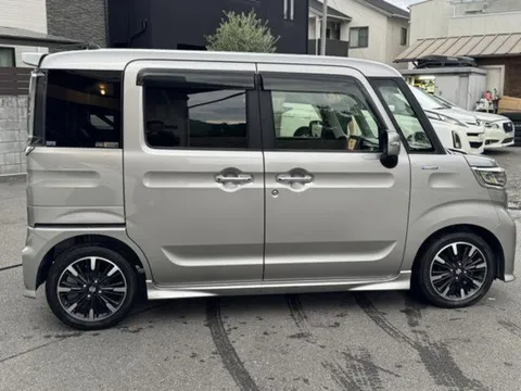 Suzuki Spacia Custom