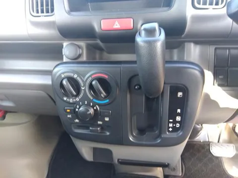 Mitsubishi Minicab Van