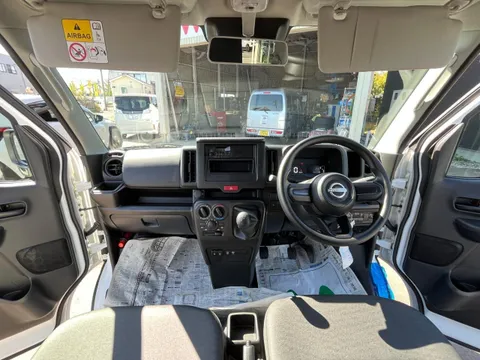 Nissan Clipper Van