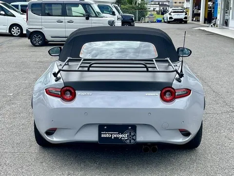 Mazda MX-5 (Roadster)