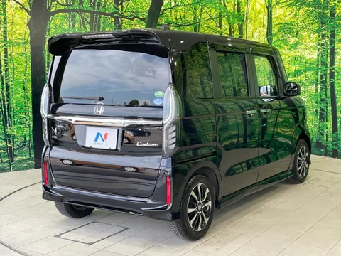 Honda N-BOX Custom