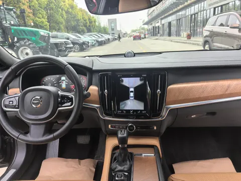Volvo S90