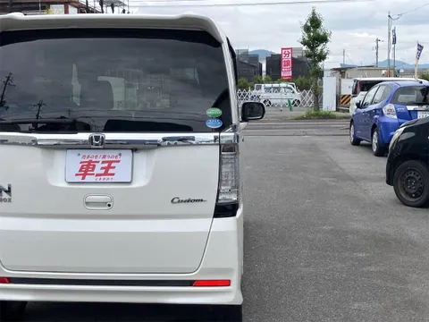 Honda N-BOX Custom
