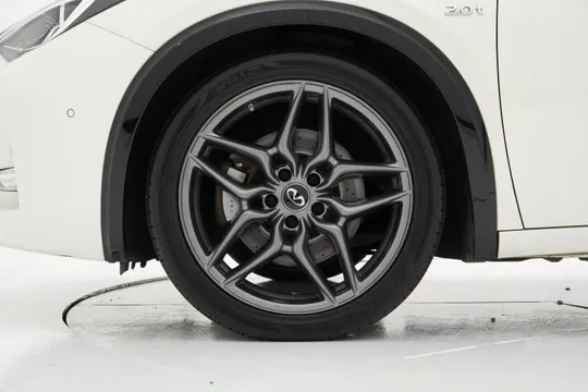 Infiniti Q30