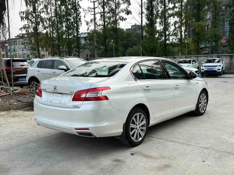 Peugeot 408