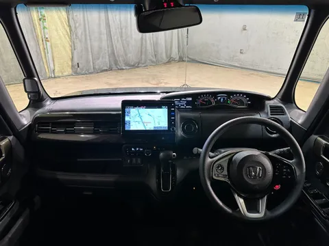 Honda N-BOX Custom