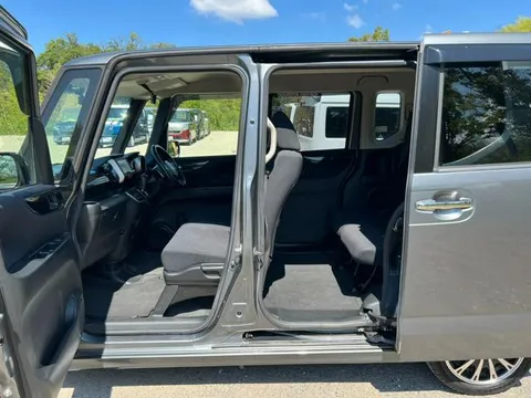 Honda N-BOX Custom