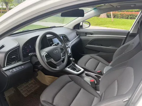 Hyundai Elantra (Avante)