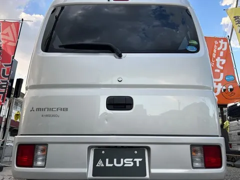 Mitsubishi Minicab Van