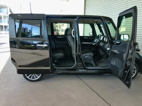 Honda N-BOX Custom