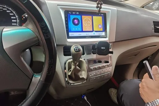 BYD M6