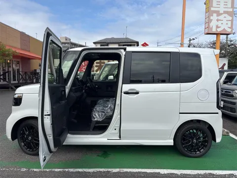Honda N-BOX Custom