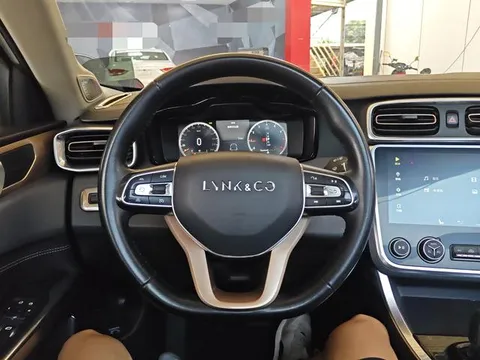 Lynk & Co 01