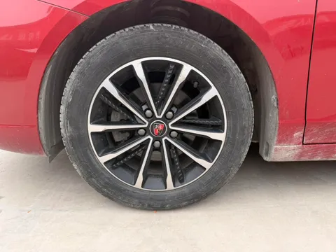 Roewe i5