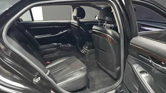 Genesis G90 (EQ900)