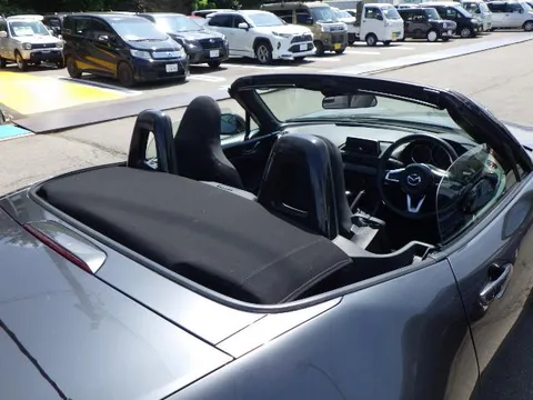 Mazda MX-5 (Roadster)