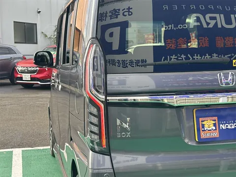 Honda N-BOX Custom