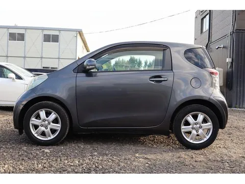 Toyota iQ