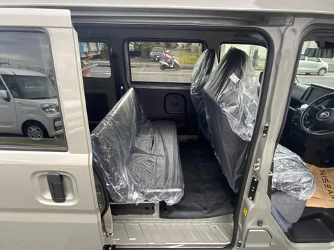 Nissan Clipper Van